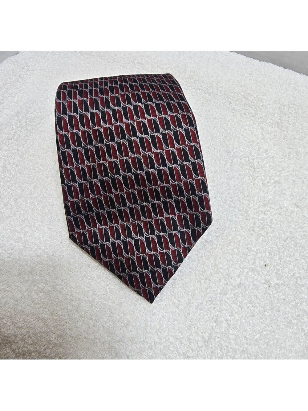 Elegant Black and Red Geometric Men's Tie